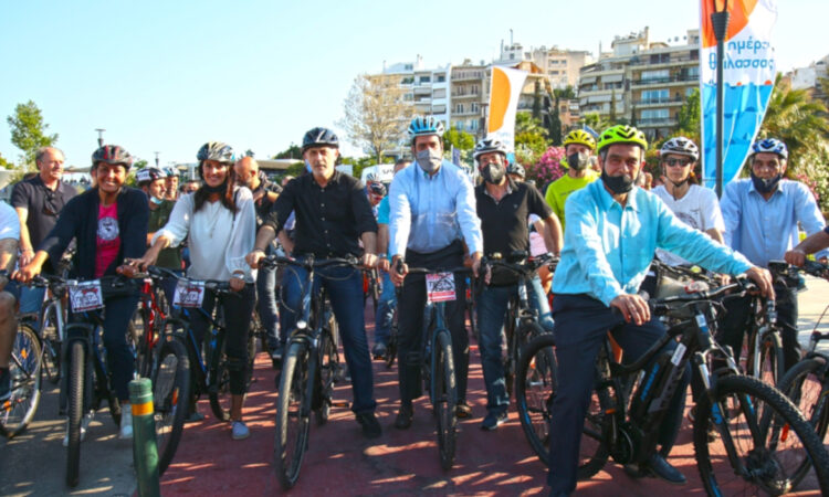 Ποδηλατοβόλτα στον Πειραιά δίπλα στη θάλασσα για την Παγκόσμια Ημέρα Ποδηλάτου