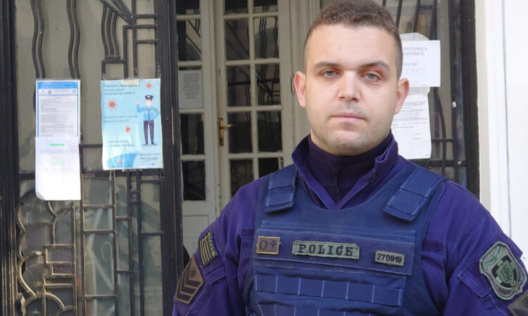 Πως περιγράφει αστυνομικός τις σκηνές αποτροπής γυναικοκτονίας στη Θεσσαλονίκη